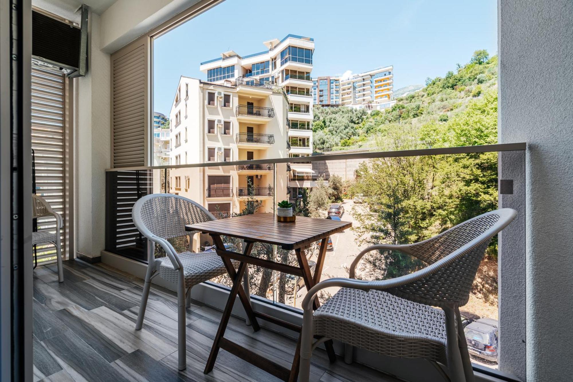 Aura Tower Aparments By In Property Rafailovici Exterior foto
