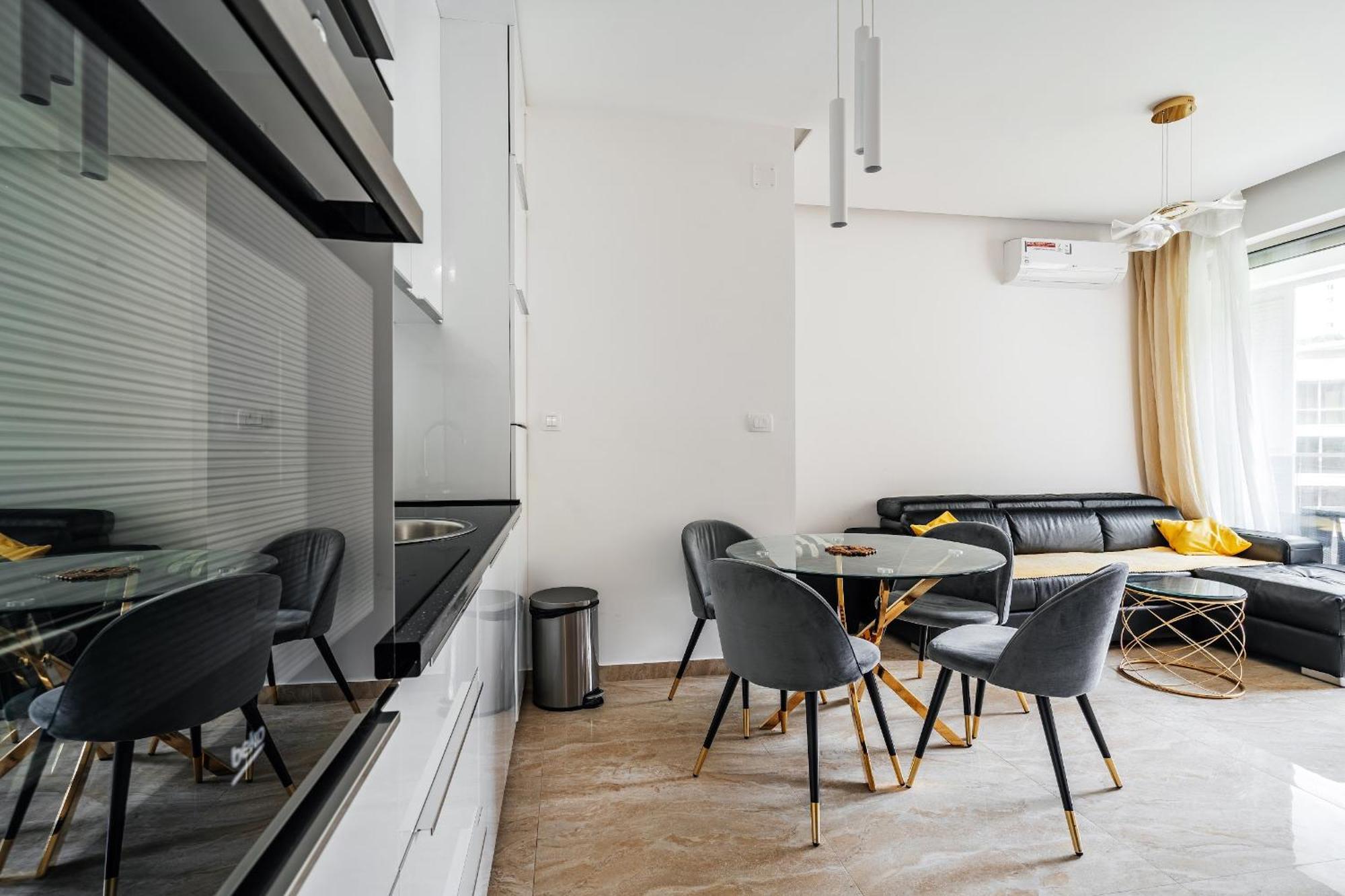 Aura Tower Aparments By In Property Rafailovici Exterior foto