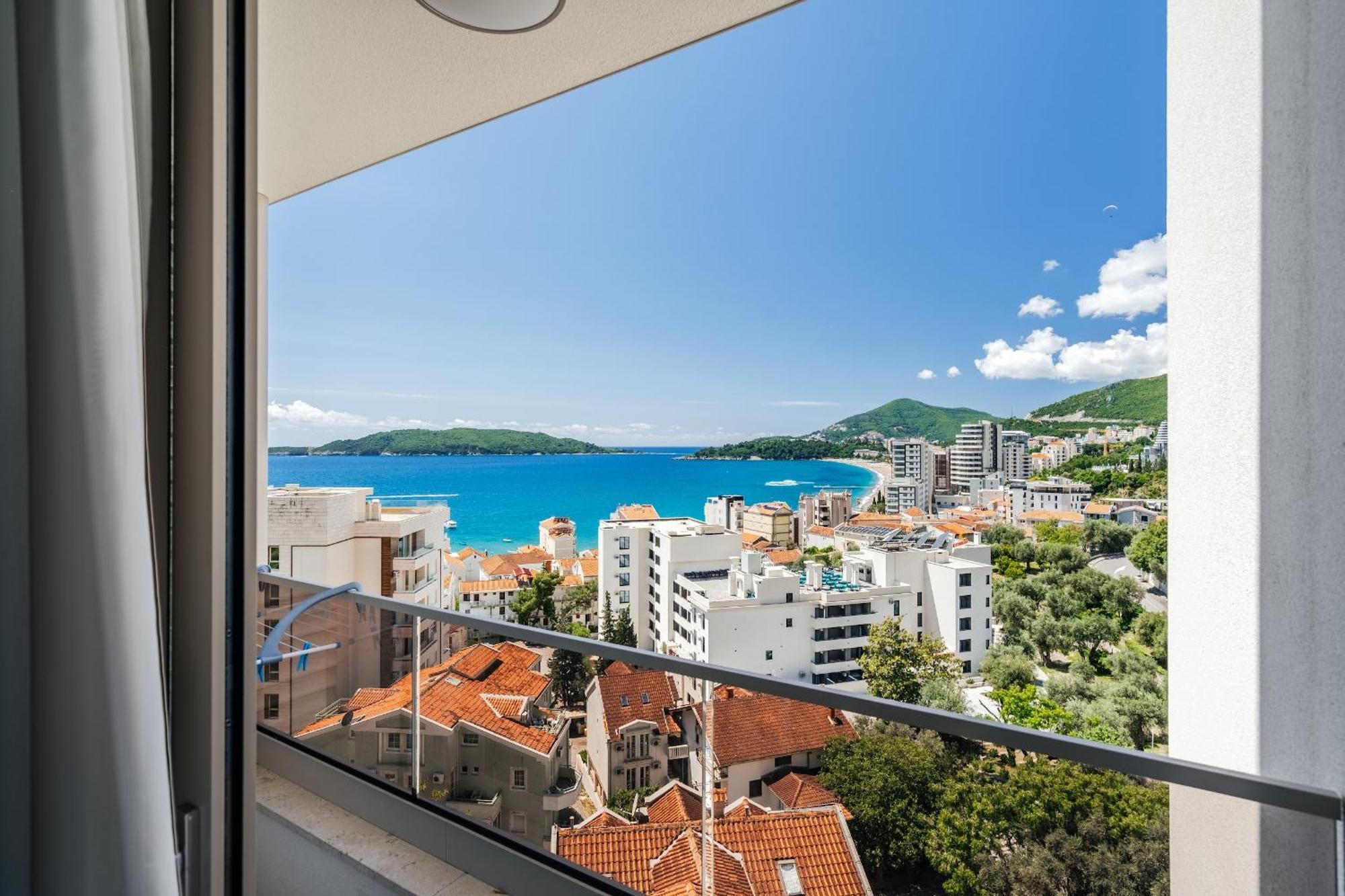 Aura Tower Aparments By In Property Rafailovici Exterior foto