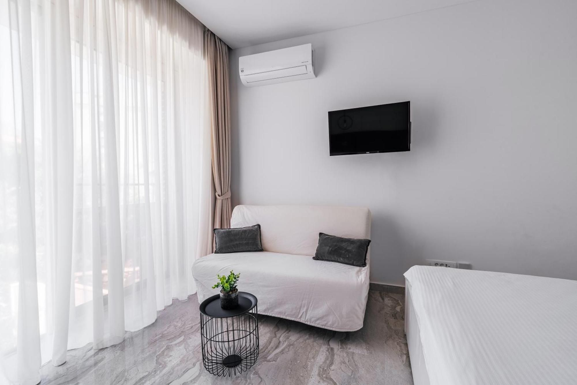 Aura Tower Aparments By In Property Rafailovici Exterior foto
