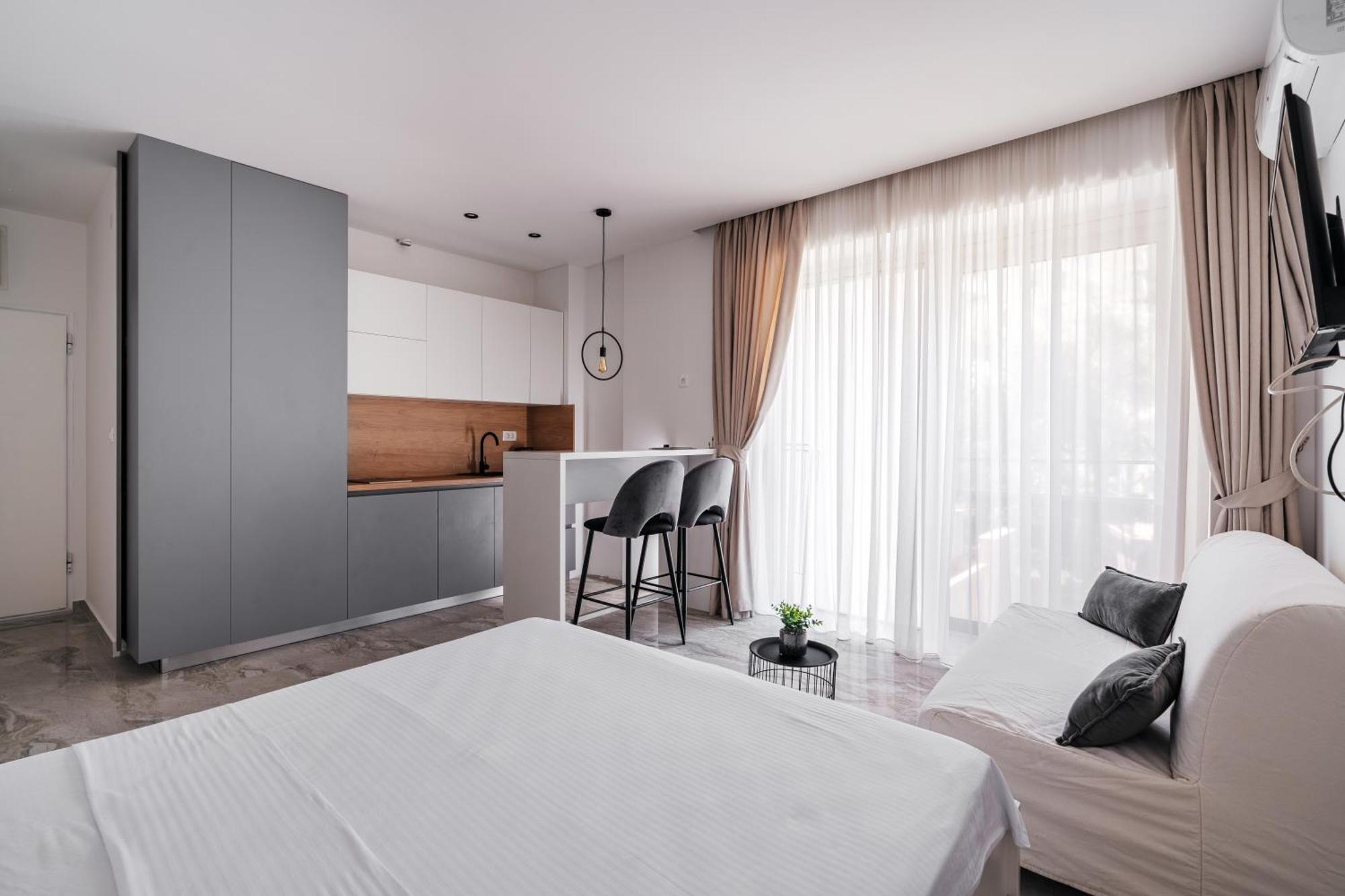 Aura Tower Aparments By In Property Rafailovici Exterior foto